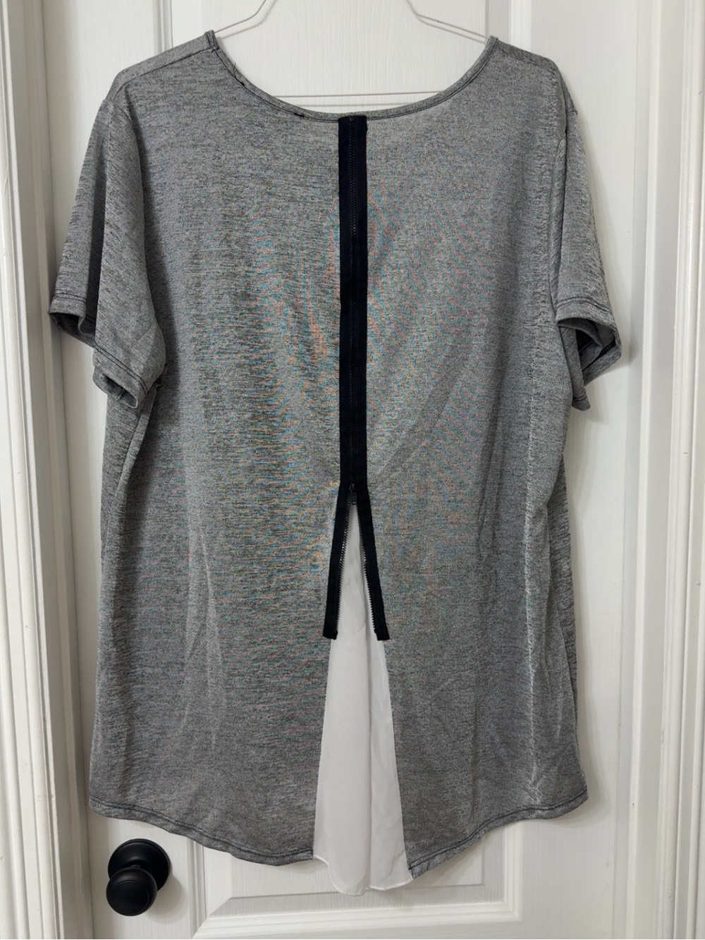 Ashley stewart gray short sleeve top black zipper down the back white chiffon 22